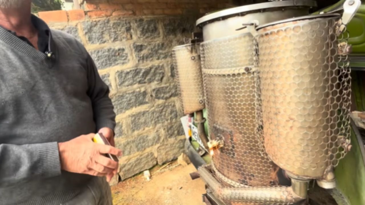 Coche único de 1951, Chevrolet 1951 a leña, coche movido a leña y coche antiguo a leña con motor movido a gasógeno en Santa Catarina.
