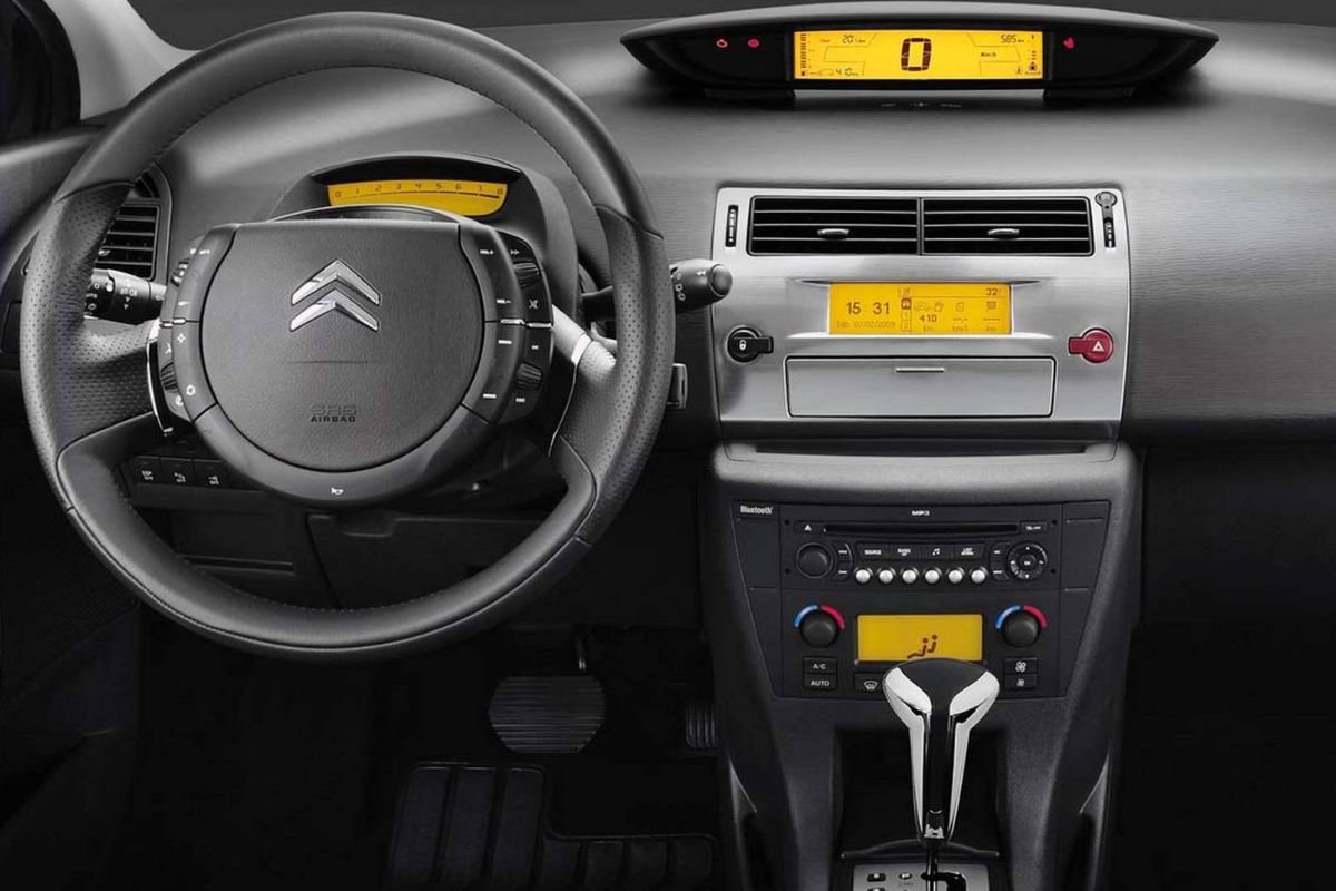 Veja por que carros que eram sonho de consumo como Fiat Marea, EcoSport Powershift, Peugeot 206 e Chevrolet Captiva viraram bombas caras nas lojas de usados.