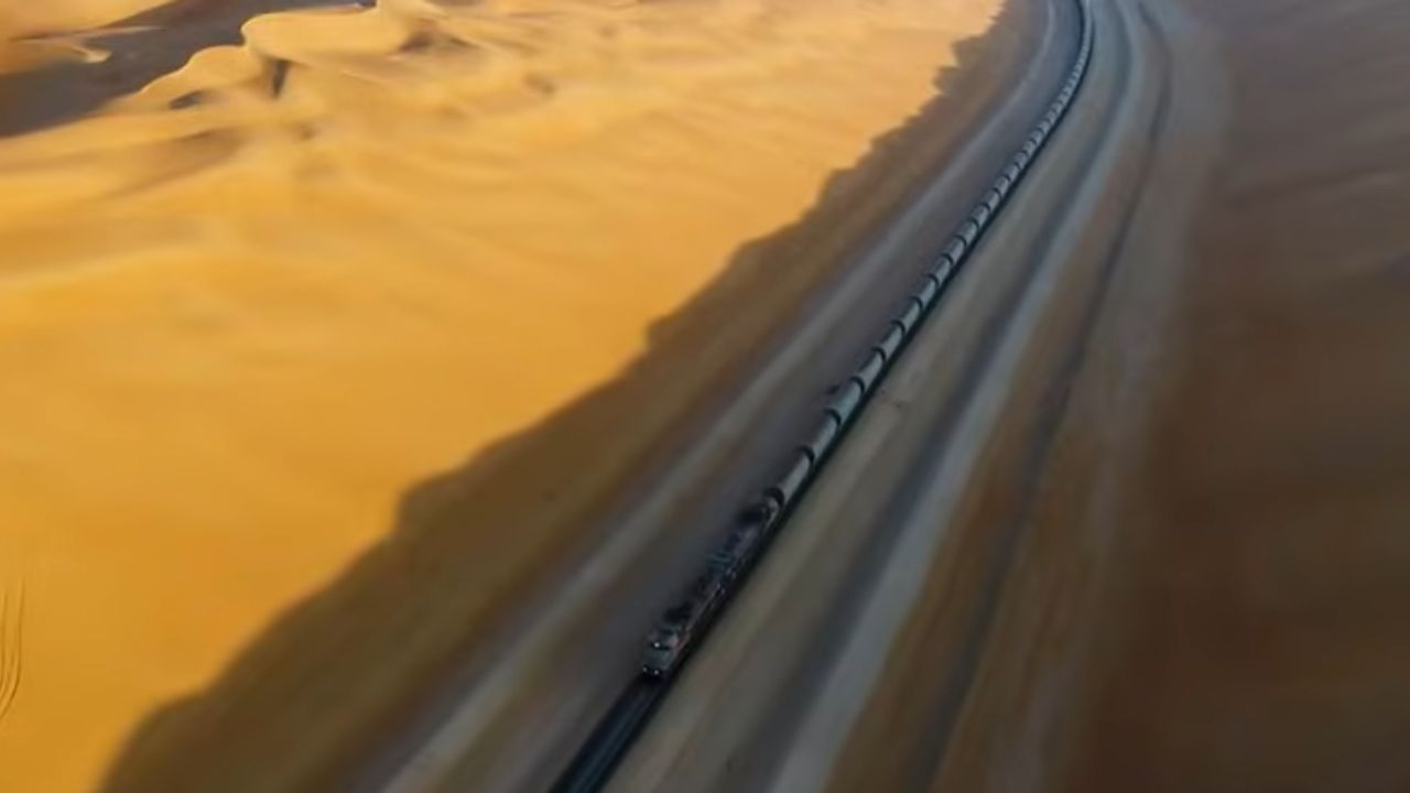 Ferrovia de alta velocidad en el desierto de Gobi enfrenta vientos extremos, usa túneles y controla arena para reducir el tiempo de viaje en el Oeste.