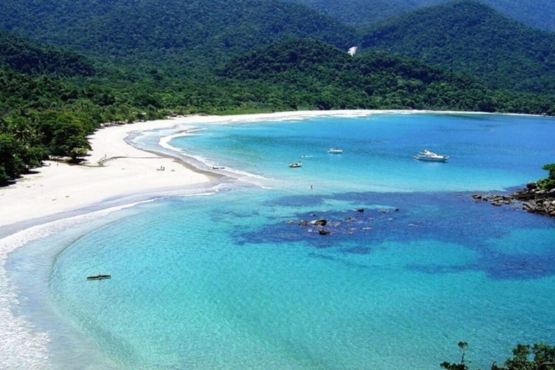 ciudad brasileña de Ilhabela posterga tasa de preservación ambiental, ajusta cobros en la costa norte paulista y analiza tasa de turismo sostenible a turistas.