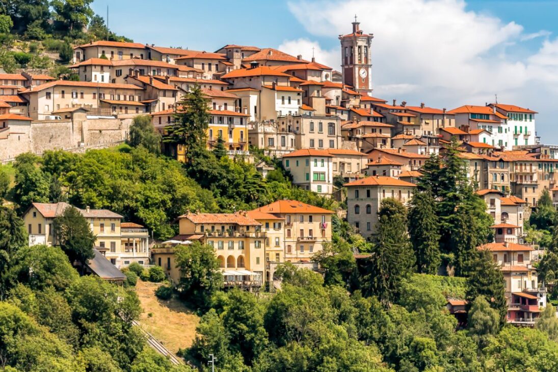 ciudad italiana paradisíaca en Varese atrae nuevos residentes con Cámara de Comercio de Varese exigiendo ciudadanía europea para incentivo anual.