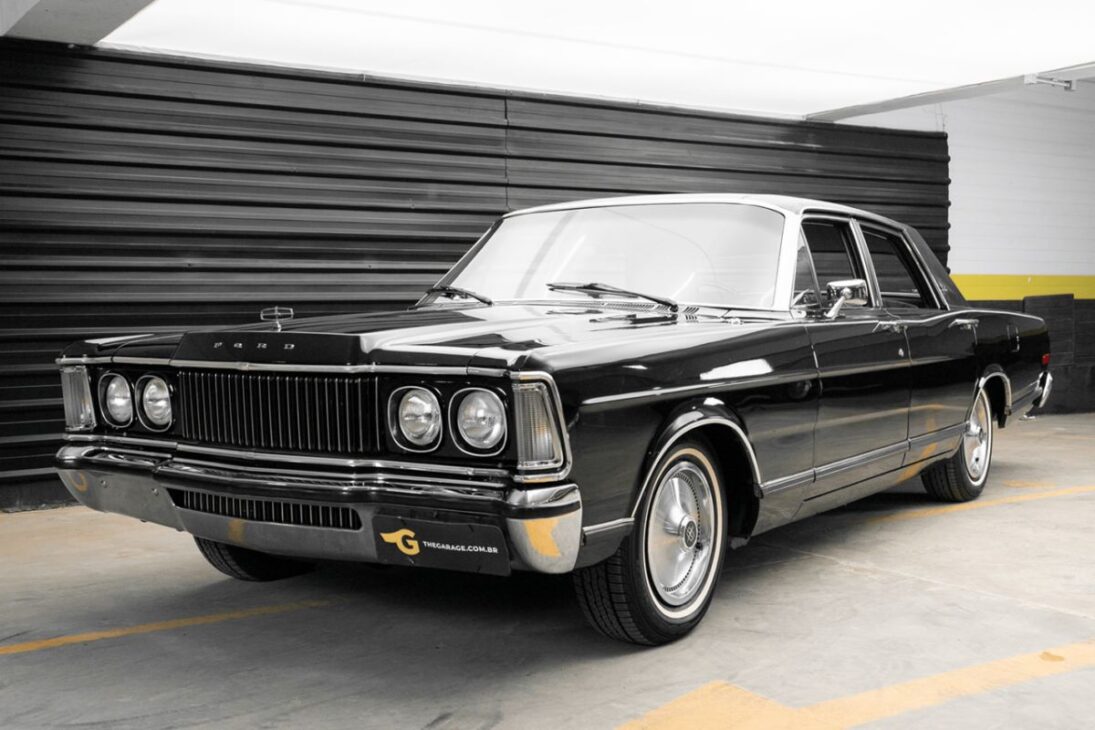 Ford Landau 1982 placa preta com motor V8 é sofá sobre rodas e revive o maior sedã já vendido no Brasil em luxo, espaço e nostalgia.