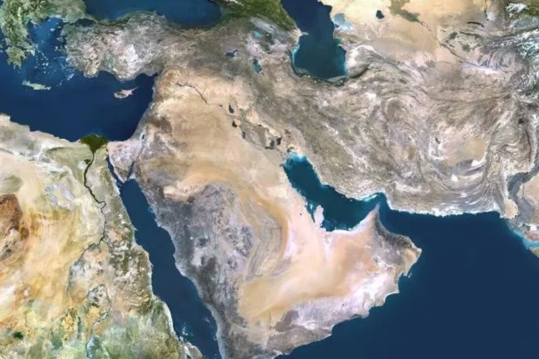 Israel enfrenta la crisis hídrica con desalinización, reciclaje de aguas residuales y envío de agua al Mar de Galilea, exportando soluciones para regiones secas.