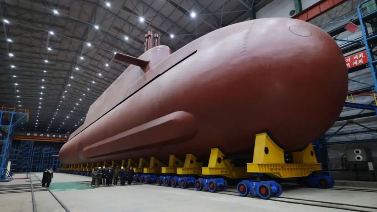 Coreia do Norte revela submarino nuclear de 8.700 toneladas quase pronto, exibe avanço militar inédito, preocupa especialistas, amplia capacidade de ataque submerso