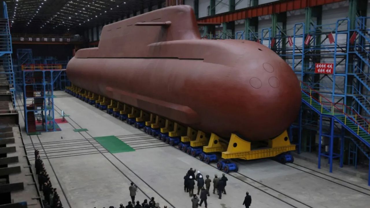 Submarino nuclear de Corea del Norte avanza con propulsión nuclear; Kim Jong Un exhibe el proyecto y eleva la tensión con Corea del Sur.