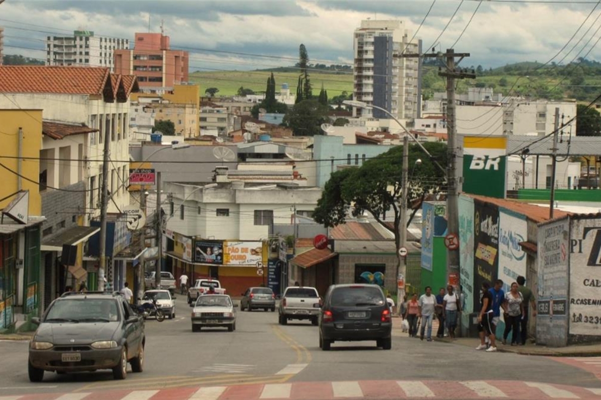 Demissões em massa ainda refletem em renda, consumo e oportunidades em Três Corações, que tenta se reorganizar após a saída da indústria