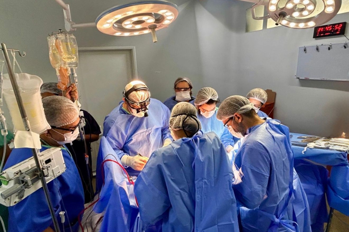 Nova técnica brasileira trata câncer de próstata no SUS sem robôs, custa quase quatro vezes menos e acelera a recuperação urinária em 30 dias no pós operatório