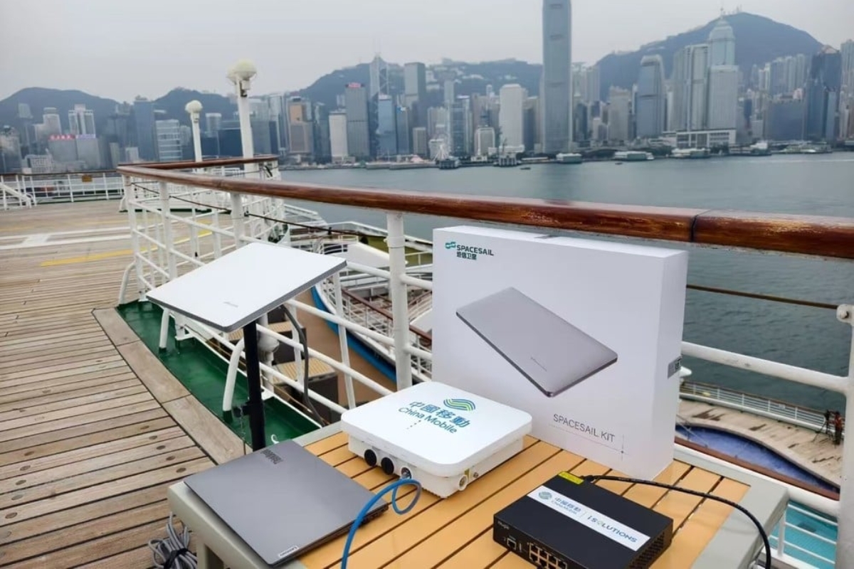 A nova rede chinesa começa a operar no Brasil com a promessa de ampliar a internet em áreas isoladas, criando uma competição inédita com a Starlink e reposicionando o país como peça-chave na corrida digital global