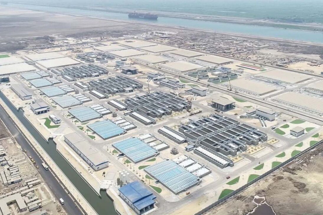 En Egipto, la mayor estación de tratamiento de aguas residuales del mundo, Bahr el Baqar, utiliza tratamiento de aguas residuales y reutilización de agua para afrontar la crisis hídrica en el desierto.