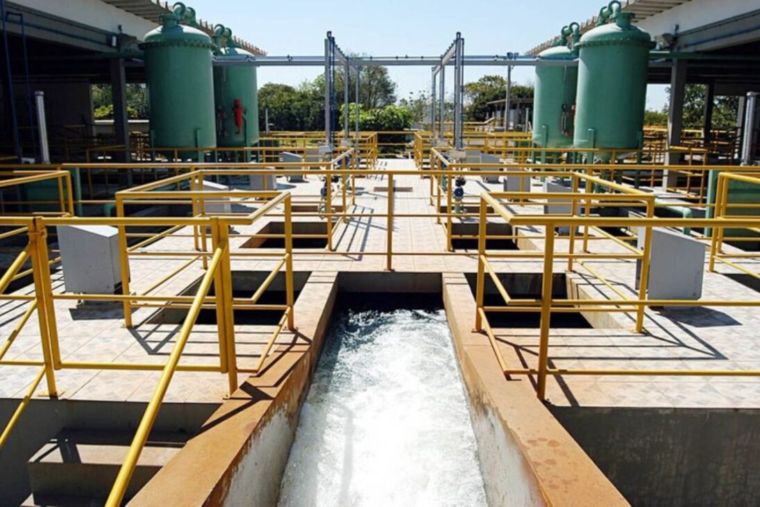 Cómo el tratamiento de agua transforma agua de mar en reutilización de agua y agua potable segura, llevando agua de aguas residuales y lavabo de vuelta a los grifos de las ciudades.