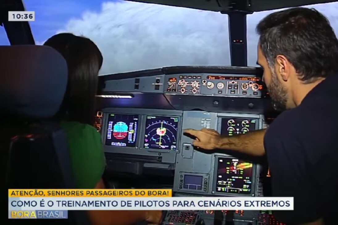 En El Simulador De Azul, Entrenamiento De Pilotos En El Centro De Entrenamiento Muestra Cómo Se Maneja Una Emergencia En Vuelo Para Garantizar La Máxima Seguridad.
