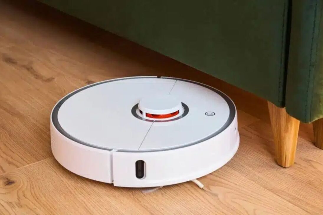 robot aspirador cuida de la casa inteligente, reduce la limpieza pesada y ayuda a quienes viven en apartamentos pequeños y tienen poco tiempo para limpiar todos los días.