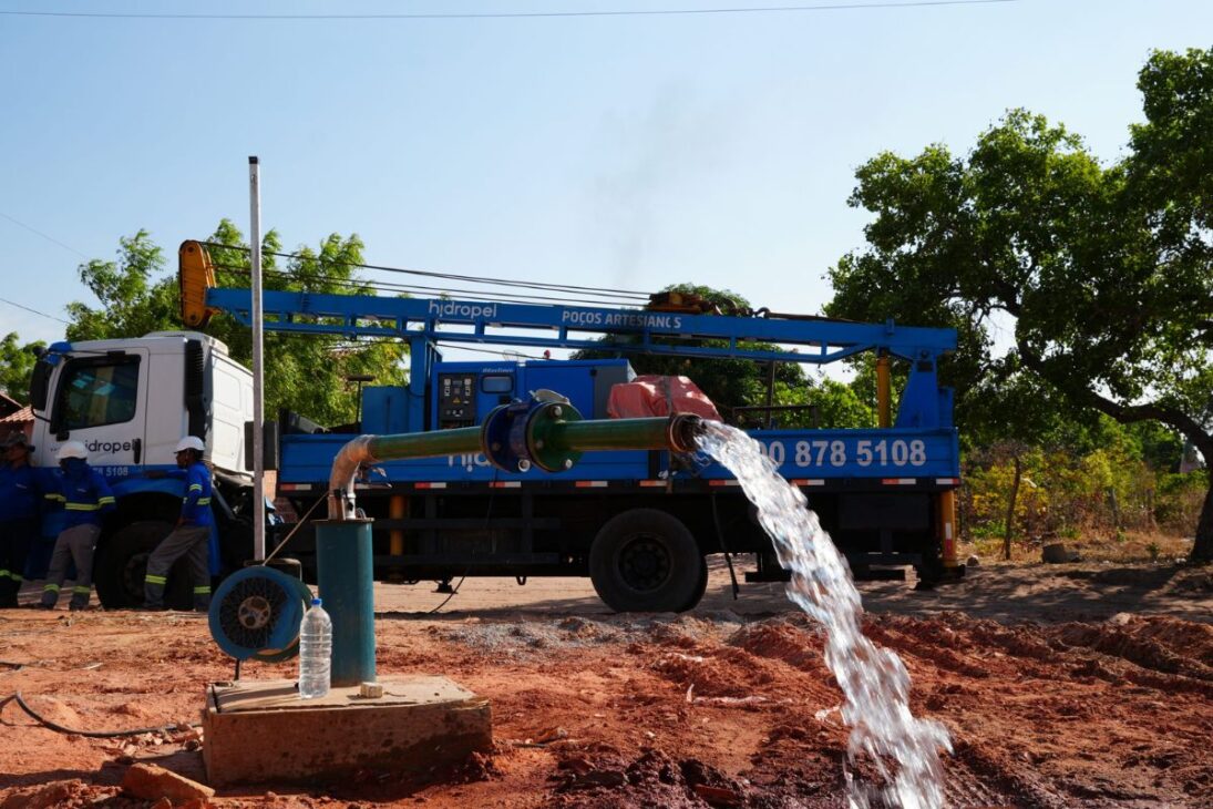 Águas do Piauí anticipa pozos, refuerza el abastecimiento de agua y acelera el Plan de Enfrentamiento a la Sequía para socorrer a las ciudades de Piauí en plena sequía.
