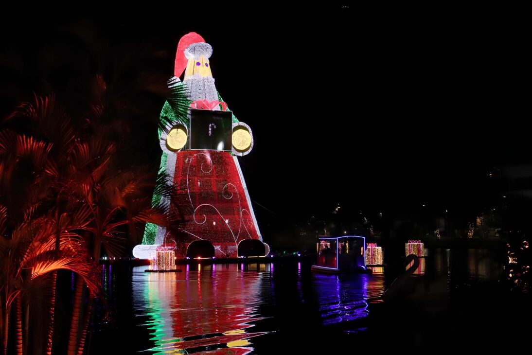 Con 27 metros de altura, costando R$ 1,8 millón, pesando 15 toneladas y estructura flotante sobre un río, el mayor Papá Noel del mundo está en Brasil: Guinness confirma coloso navideño que se convirtió en símbolo turístico en el Sur del país