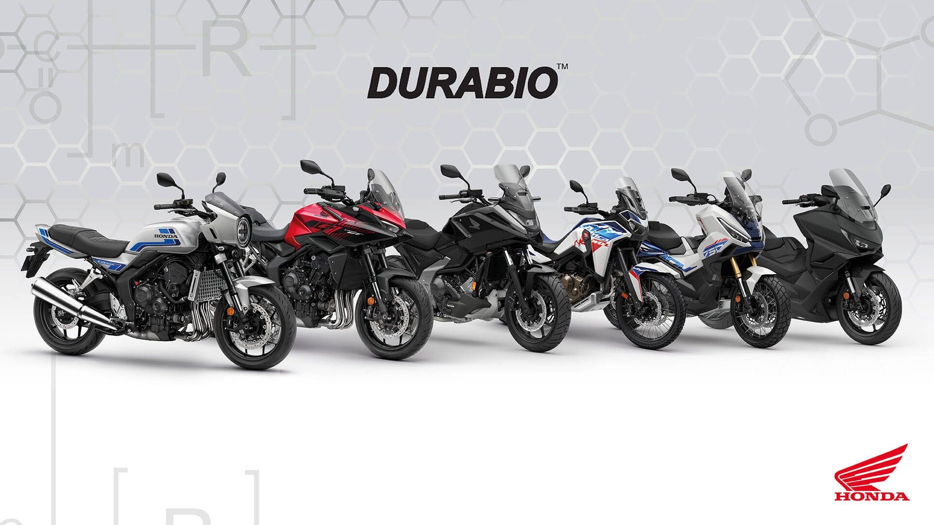 Linha de motocicletas Honda 2026 exibindo modelos equipados com peças produzidas com Durabio e materiais reciclados, destacando design e inovação sustentável