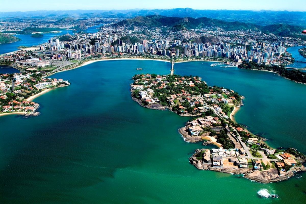 ilha brasileira discreta faz da capital capixaba Vitória rival de Florianópolis em qualidade de vida e custo de vida, com segurança e rotina leve perto do mar.