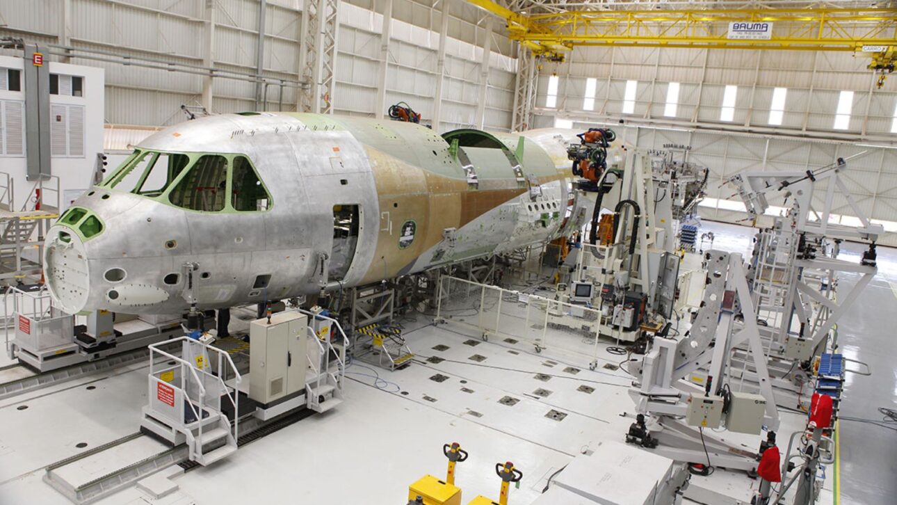 Estudio de la CNI indica que producir 30% de los ítems de defensa en Brasil puede generar 226 mil empleos y casi R$ 10 mil millones en tributos.