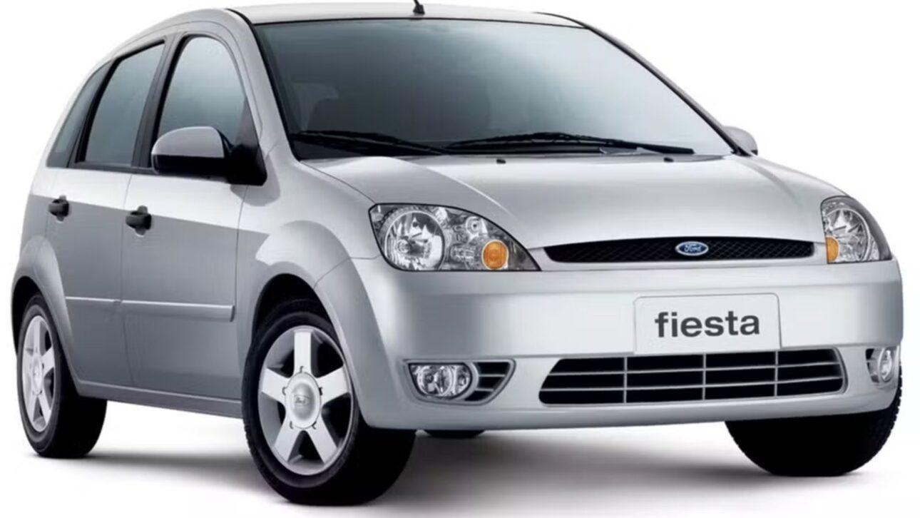 Conozca cinco versiones del Ford Fiesta a la venta en Brasil, com preços atualizados e detalhes de motores, consumo, equipamentos e diferenças entre elas.