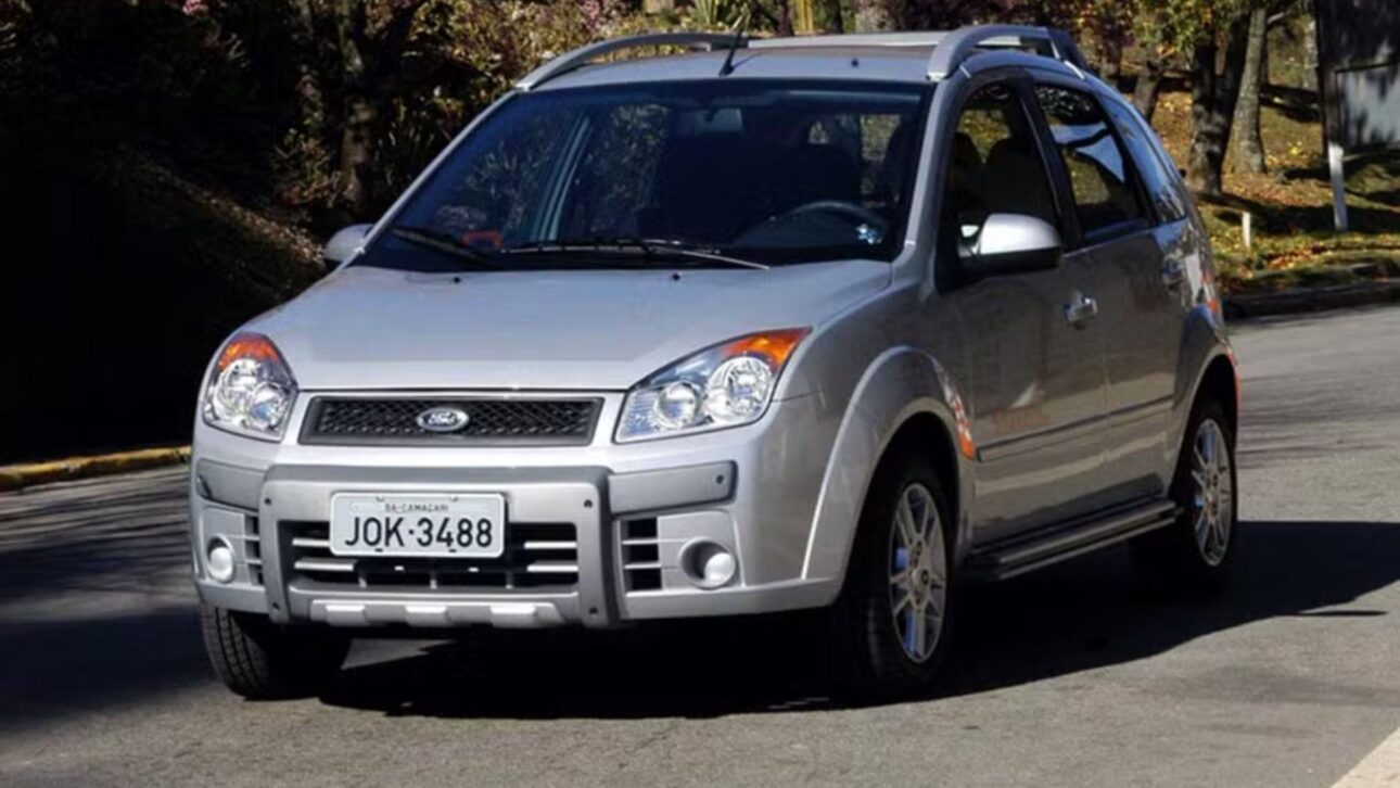 Conozca cinco versiones del Ford Fiesta a la venta en Brasil, con precios actualizados y detalles de motores, consumo, equipamientos y diferencias entre ellas.