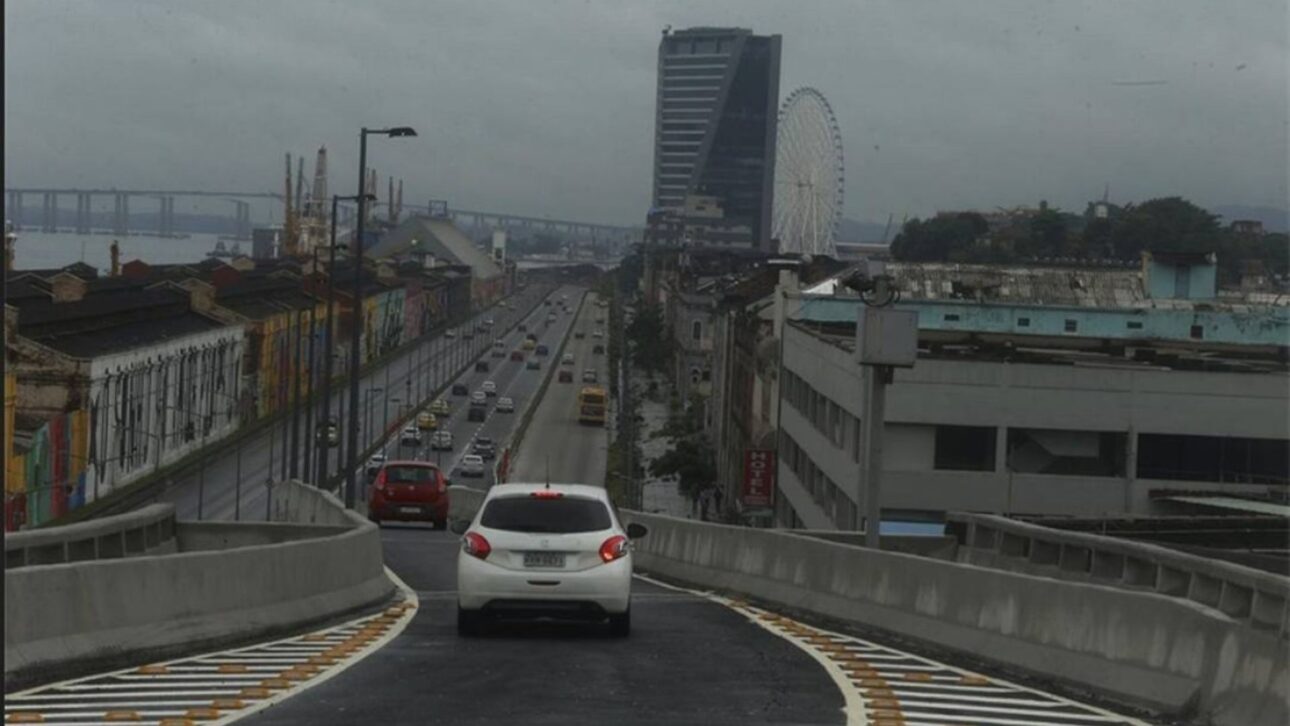 Maior túnel urbano do Brasil integra Centro e Região Metropolitana do Rio em ligação direta com a Ponte Rio-Niterói e o Porto Maravilha.