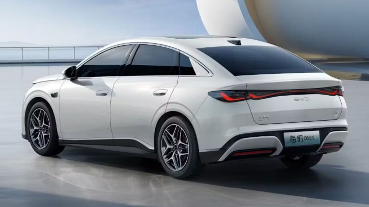 BYD Seal 06 EV es registrado en Brasil com autonomia de 545 km, motor de 218 cv y painel giratório, ampliando la disputa entre sedanes eléctricos.