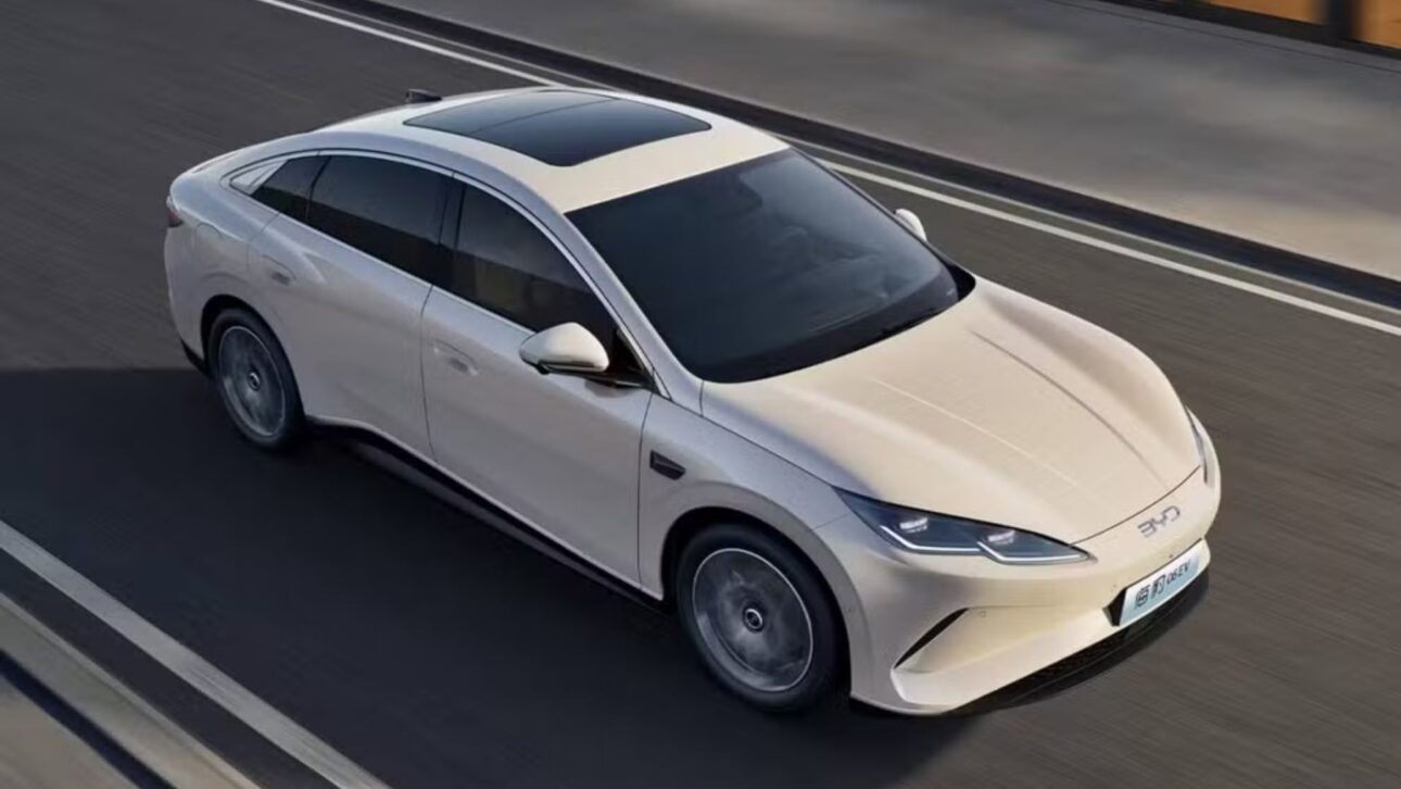 BYD Seal 06 EV es registrado en Brasil con autonomía de 545 km, motor de 218 cv y painel giratório, ampliando la disputa entre sedanes eléctricos.