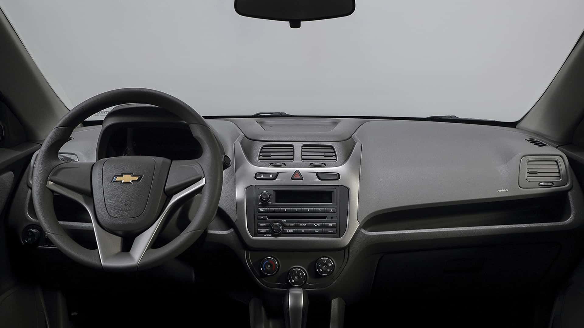 Chevrolet Cobalt LTZ 2020 oferece motor 111 cv, porta-malas de 563 litros e ótimo custo-benefício, custando até R$ 20 mil menos que um Kwid.