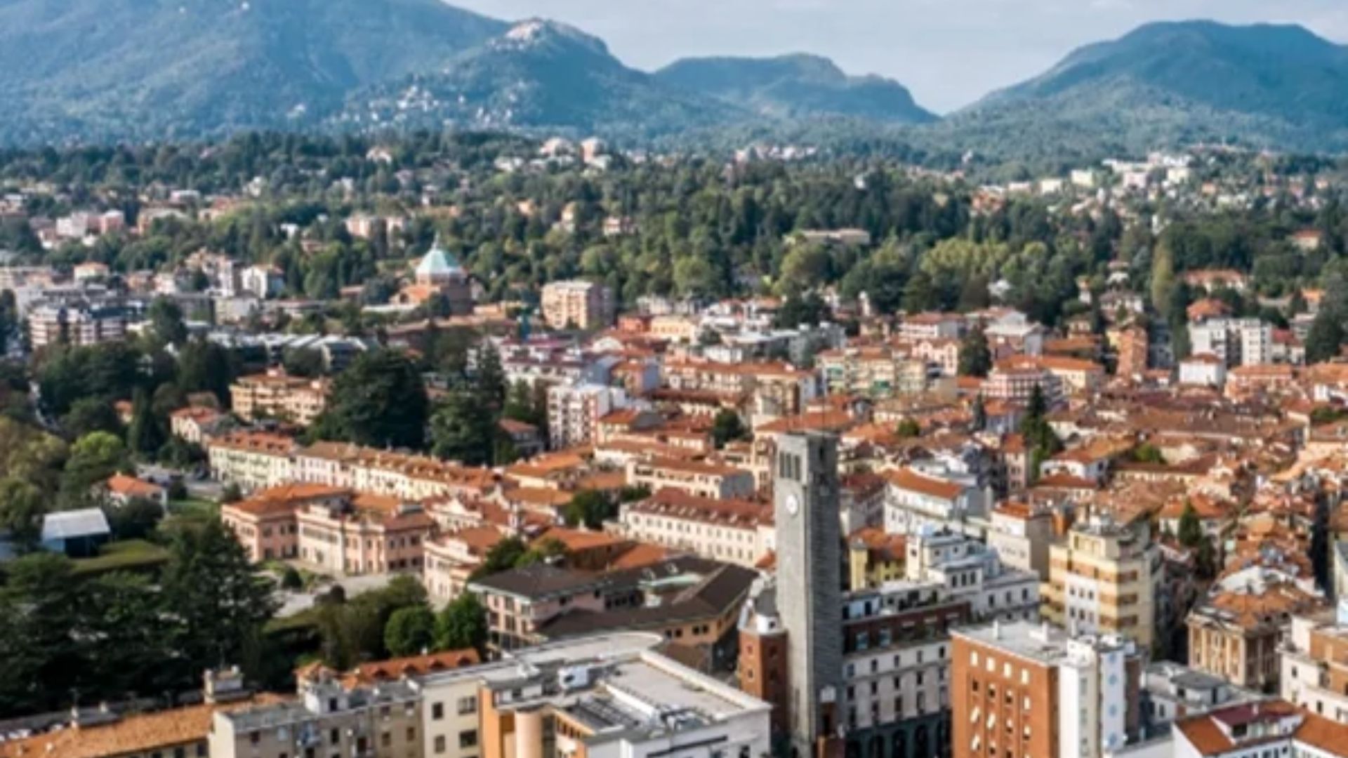 Cidade italiana de Varese oferece até 6 mil euros em vouchers para jovens que aceitarem morar e trabalhar na região com contrato formal.