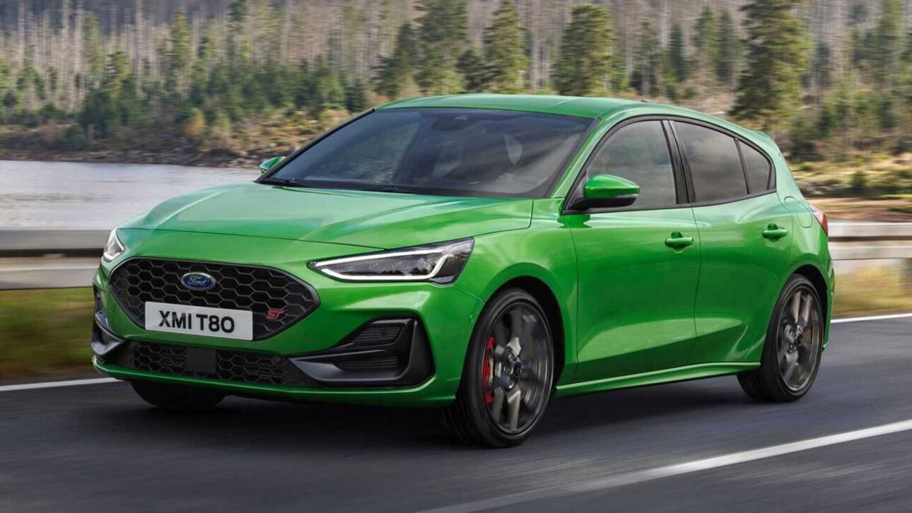 La producción del Ford Focus llega a su fin tras 27 años, mientras Ford refuerza su estrategia en SUVs y electrificación y evalúa usar el nombre en un nuevo modelo.