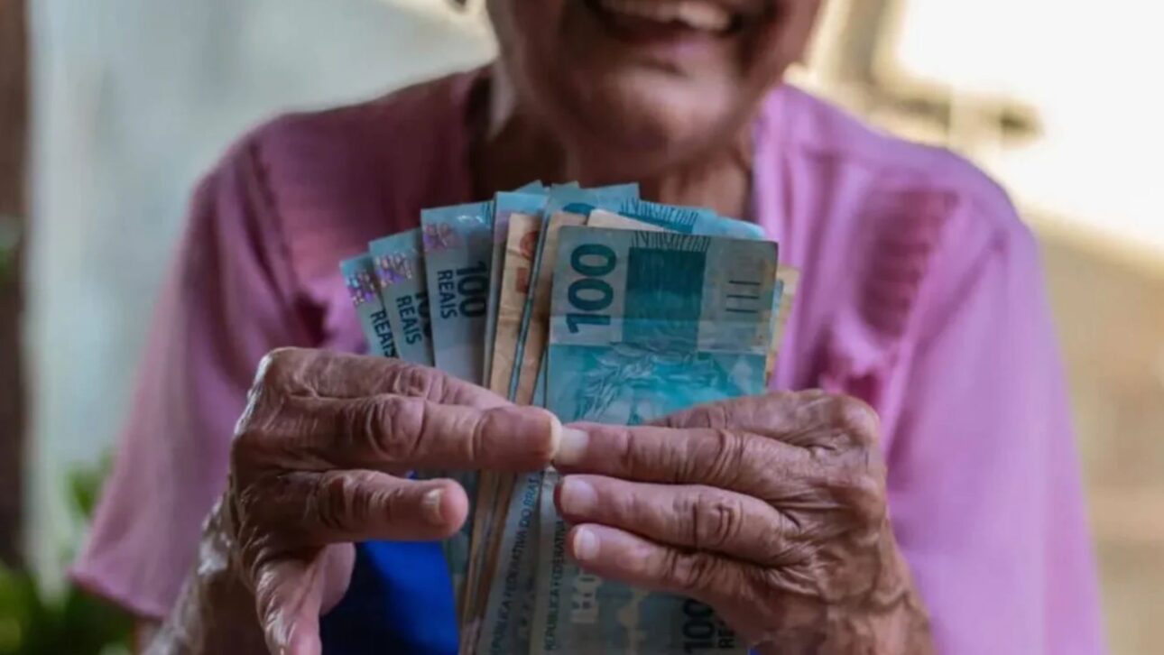 Datos del IBGE muestran que Bolsa Família y BPC evitan el aumento de la pobreza y de la desigualdad en Brasil, sobre todo entre ancianos, según simulaciones oficiales.