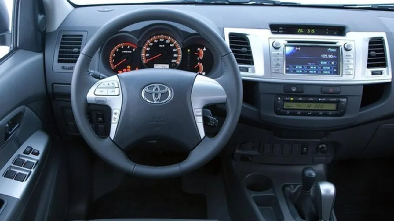 Hilux SRV 3.0 usada surge por menos de R$ 80 mil, com 163 cv, tração 4x4 e capacidade para 1 tonelada, atraindo quem busca robustez.