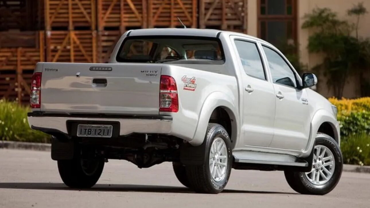 Hilux SRV 3.0 usada surge por menos de R$ 80 mil, com 163 cv, tração 4x4 e capacidade para 1 tonelada, atraindo quem busca robustez.