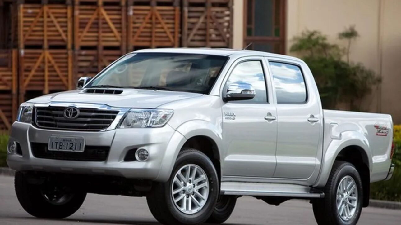 Hilux SRV 3.0 usada surge por menos de R$ 80 mil, com 163 cv, tração 4x4 e capacidade para 1 tonelada, atraindo quem busca robustez.