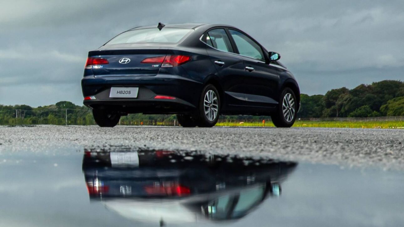 Hyundai HB20S 1.6 automático 2020 combina motor del Creta, caja Aisin, buen consumo y precio competitivo, convirtiéndose en fuerte opción entre sedanes usados.