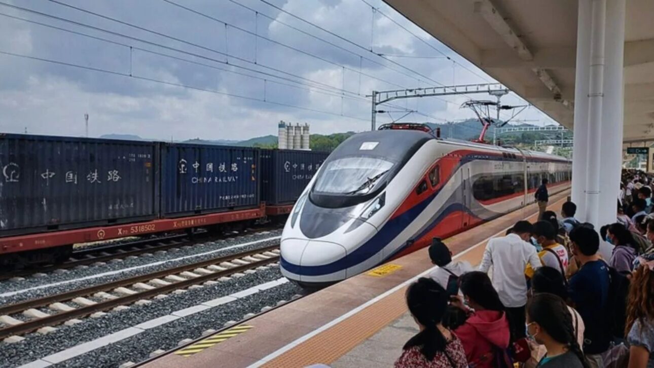 Viaje en tren con trayecto ferroviario de casi 19 mil km conecta Portugal a Singapur en hasta 21 días, cruzando continentes y uniendo Europa y Asia por rieles.