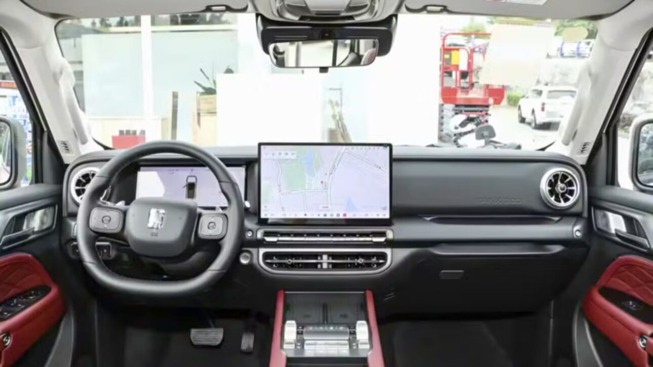 GWM Tank 300 2026 gana 421 cv, nueva batería CATL y recarga rápida de 16 minutos, con previsión de llegada a Brasil en 2026.