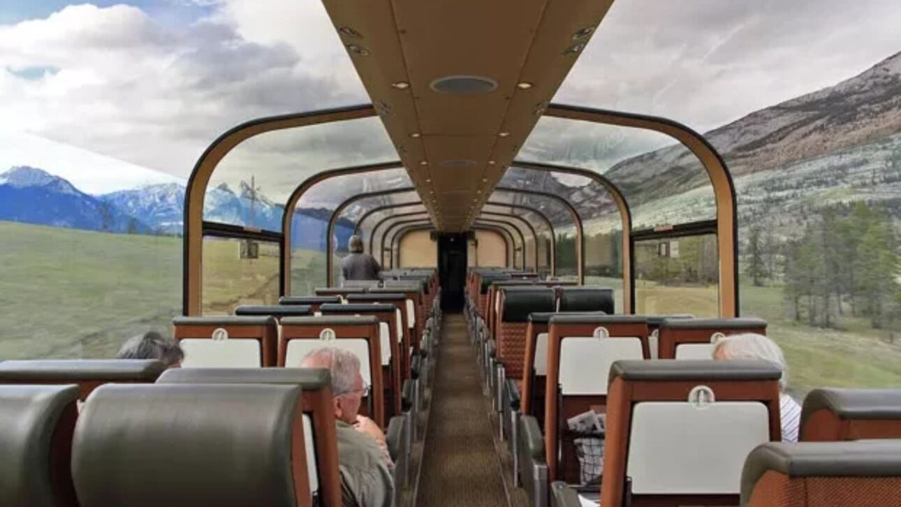 Tren panorámico en Noruega lleva turistas al Ártico para observar auroras boreales en vagones de vidrio con parada en Katterat y fogata.