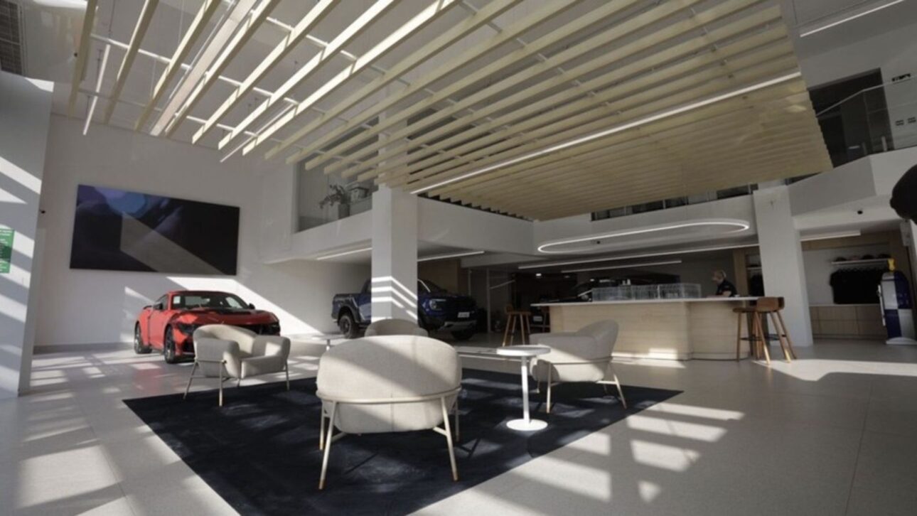 Ford inaugura en Brasil la primera loja Signature 2.0 da América do Sul, com padrão global, tecnología integrada y nuevo modelo de atención ao cliente.