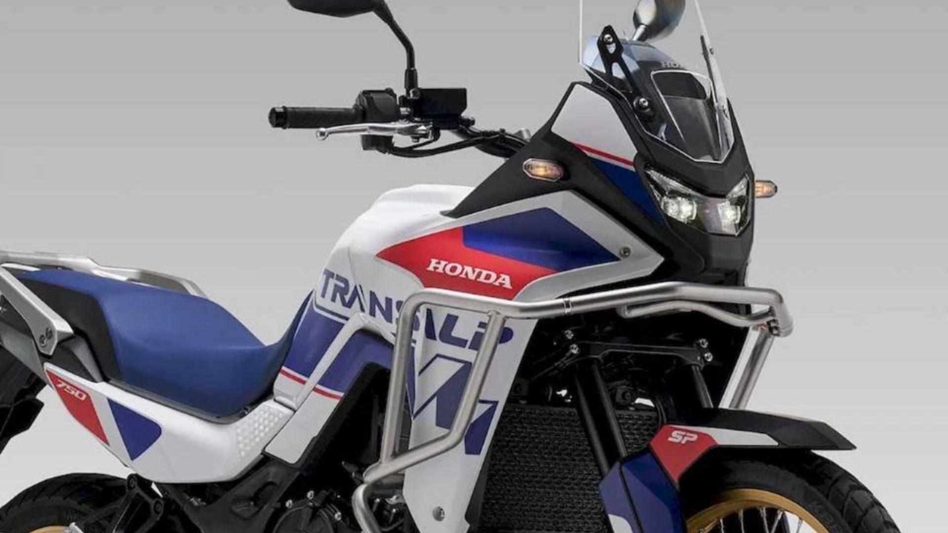 Honda lança XL750 Transalp SP na Europa com visual retrô, 92 cv, rodas douradas, painel TFT de 5" e produção limitada com entregas previstas para 2026.