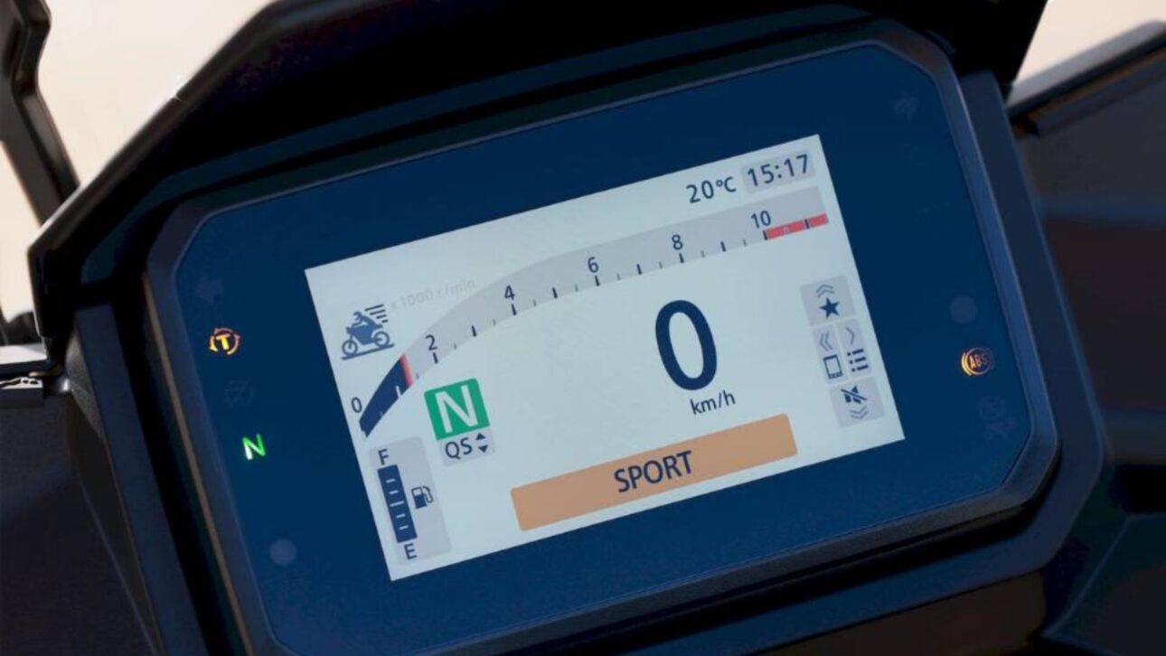 Honda lanza XL750 Transalp SP en Europa con diseño retro, 92 cv, ruedas doradas, panel TFT de 5" y producción limitada con entregas previstas para 2026.