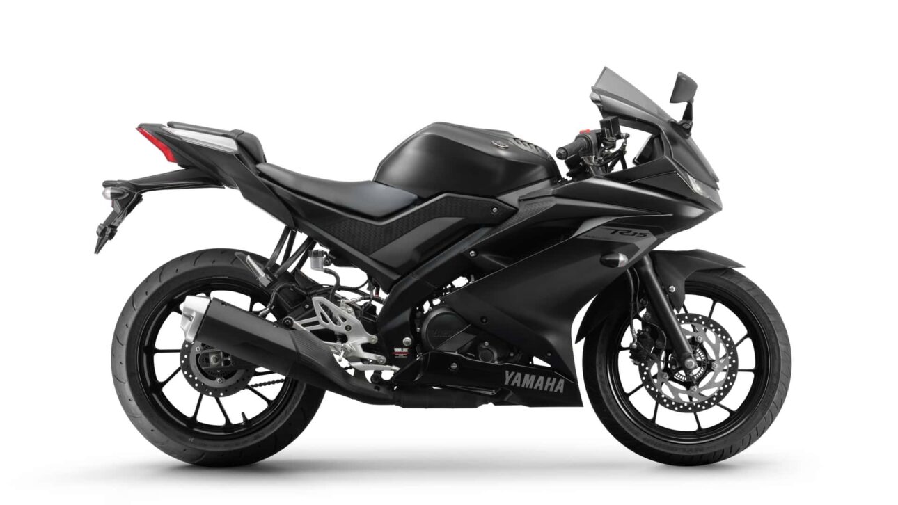 Nueva Yamaha R15 ABS 2026 llega a Brasil con motor VVA, consumo de hasta 54,7 km/l, ABS en las dos ruedas y nuevo color X-Black. Consulte los detalles!
