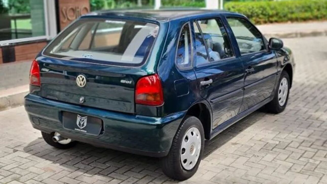 Gol bolita 1999 cuesta menos de R$ 8 mil, entrega consumo eficiente, autonomía de hasta 730 km en la carretera y sigue siendo una opción accesible en el mercado de usados.