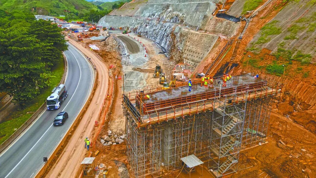 Obras de R$ 1,5 mil millones modernizan la Serra das Araras en la BR-116, con nuevos viaductos, rampas de escape y reducción del tiempo de viaje.