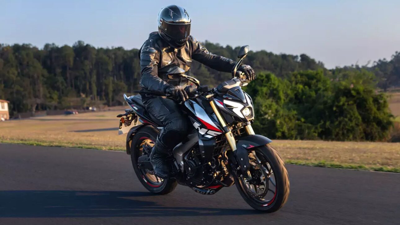 Bajaj Dominar NS400Z llega a Brasil por R$ 26.900 con motor de 40 cv, menos peso, visual esportivo y paquete electrónico completo.