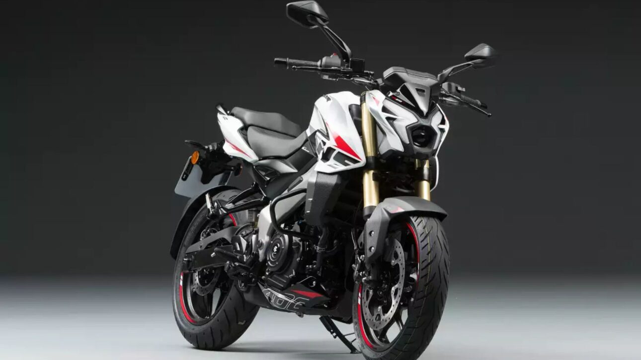 Bajaj Dominar NS400Z llega a Brasil por R$ 26.900 con motor de 40 cv, menos peso, visual esportivo y paquete eletrônico completo.