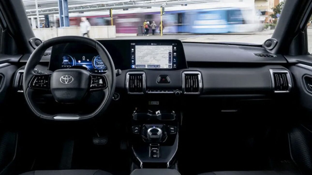 Toyota Urban Cruiser Estrena como SUV Eléctrico Compacto con hasta 426 km de Autonomía, Batería LFP de 61 kWh, Opción AWD y Recarga Rápida en DC.