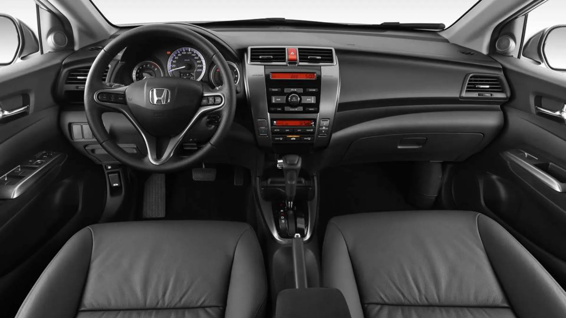 Carros usados a partir de R$ 44 mil entregam motores potentes, consumo equilibrado, manutenção barata e até porta-malas maior que o Civic, mesmo fora do radar do mercado.