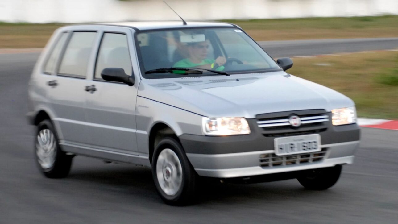 Los coches criticados por el diseño sorprenden en el mercado de usados al mantener alta demanda, buena liquidez y mantenimiento simple en Brasil.