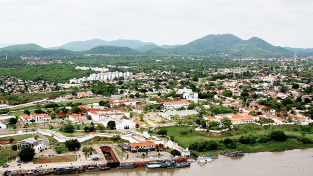 Ladário es enclave dentro de Corumbá, tiene 354 km², 21 mil habitantes y alberga el Comando del 6º Distrito Naval en el Pantanal, según datos oficiales.