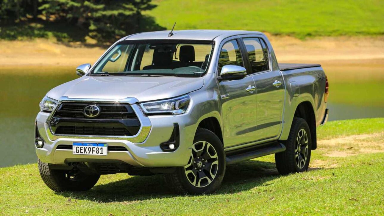 Toyota Hilux SRX lidera ventas en Brasil y combina robustez, buen desempeño off-road y capota de serie, pero tiene consumo elevado y proyecto antiguo.